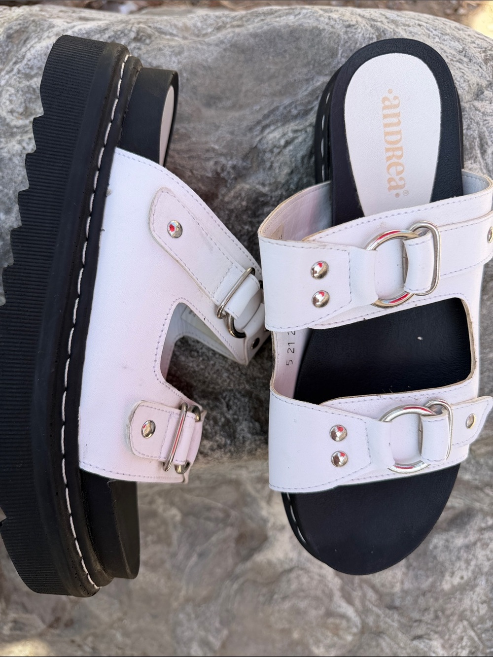 ANDREA FENZI White Dual-Buckle Platform Slide Mules